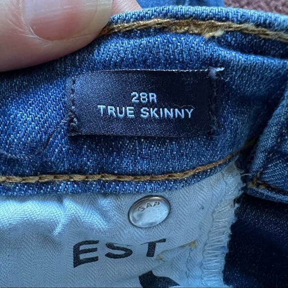 Gap True Skinny Ankle Jeans In Medium Destroy- Size 28R - Picture 5 of 13